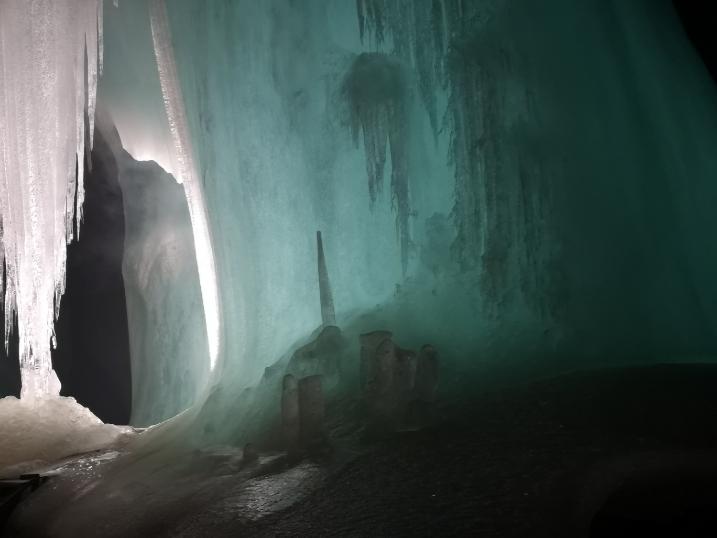 Eishöhle Werfen